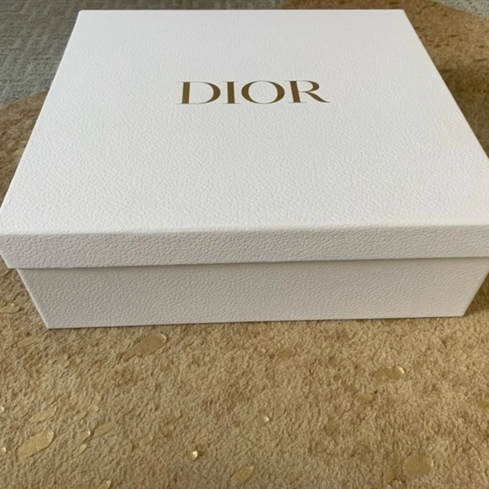 Dior Gift Box with Ribbons and Tissue - Picture 3 of 9